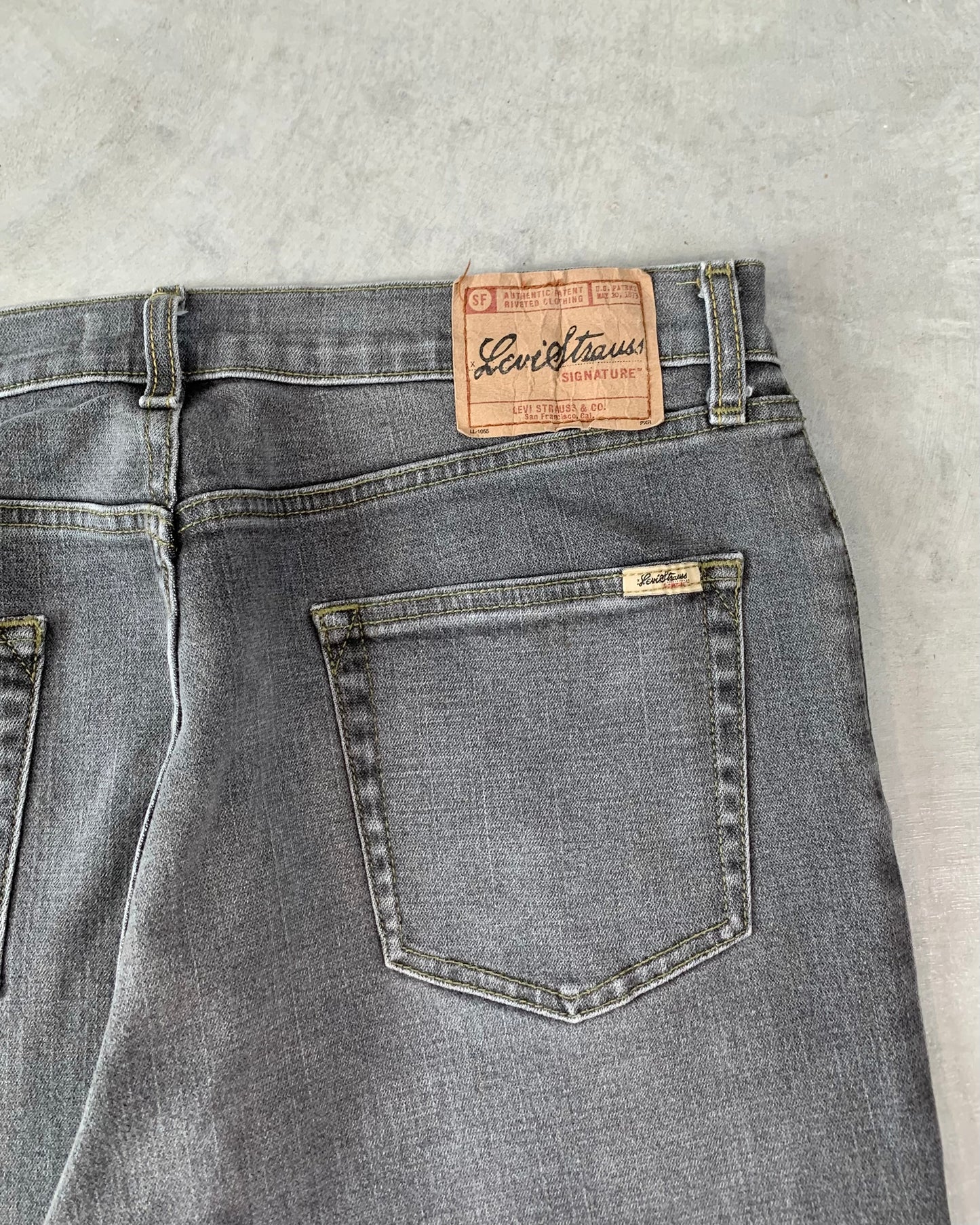 Levi's Signature Grey Jean